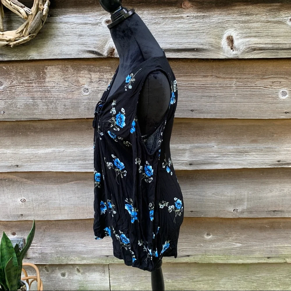 Kendall & Kylie Floral Cold Shoulder Dress Size Small Black Blue - Picture 3 of 9